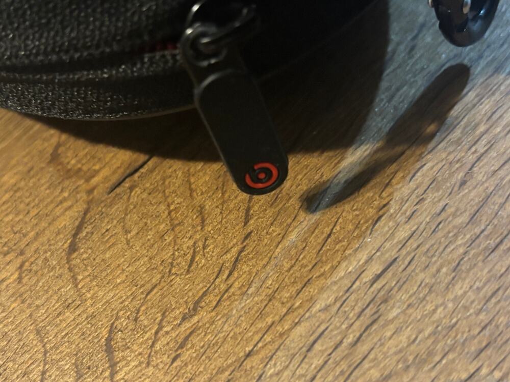 Beats Headphone Hard-Shell Carrying Case – Black/Red